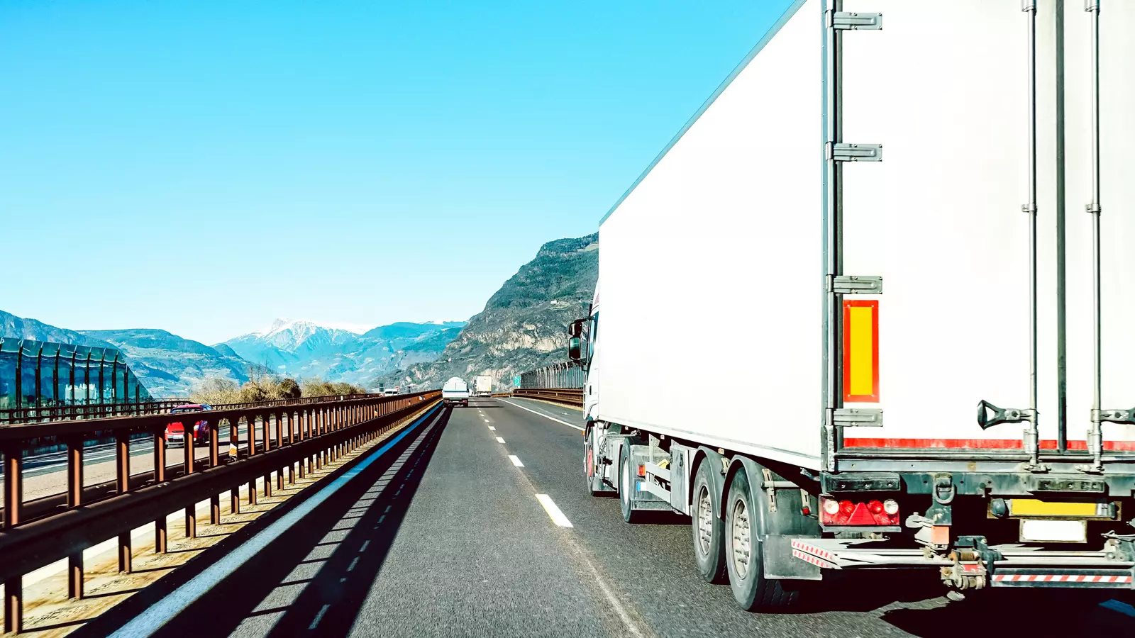 about paramount delivery service company