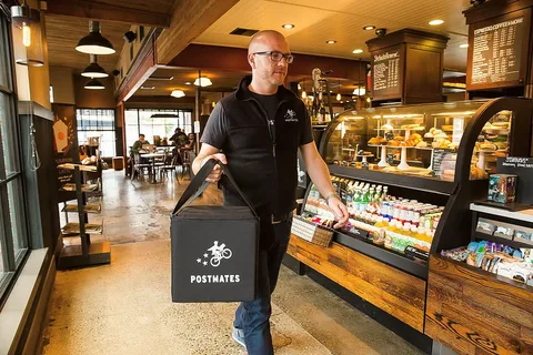 Fast restaurant food delivery service in Abu Dhabi